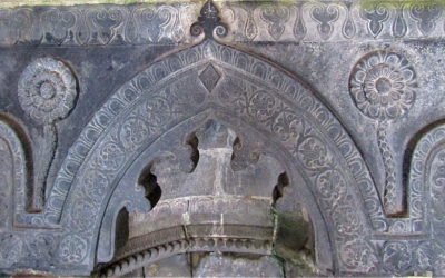 Analysis of Vine-Leaf and Bush-Style Ornamentation in Stone Carvings in Medieval Bengal’s Muslim Architecture