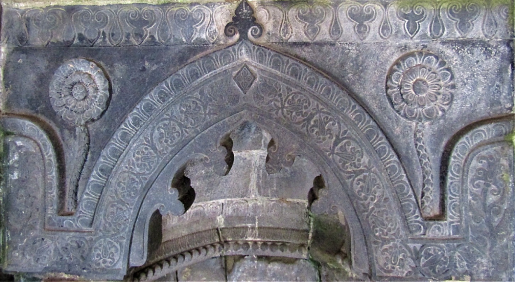 Analysis of Vine-Leaf and Bush-Style Ornamentation in Stone Carvings in Medieval Bengal’s Muslim Architecture